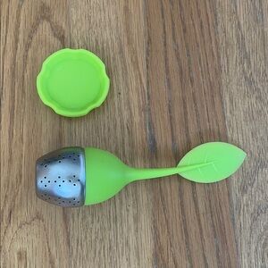 Stainless Steel Loose Leaf Tea Infuser with Silicone Handle